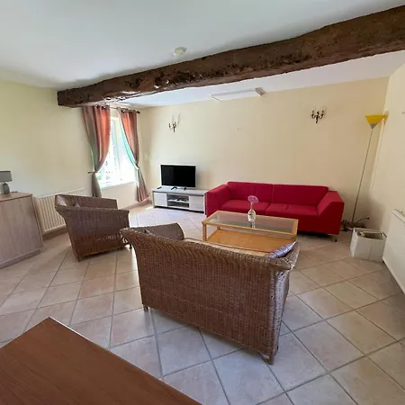 Domaine Jean بيت للعطل *